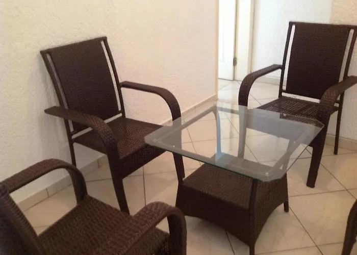Lovely Apartment In Flic En Flac, Close To The Beach And All Amenities.